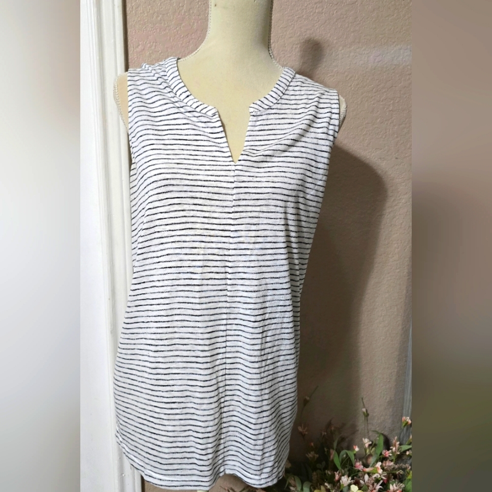 Relaxed Sleeveless Blouse